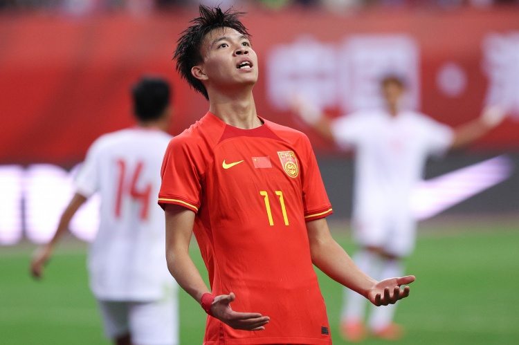 足球報(bào)：張玉寧、塞爾吉尼奧位置穩(wěn)固，王鈺棟大概率首發(fā)