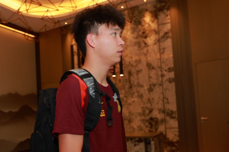 和剛才我直播時候分析的一樣印尼主攻右路，王鈺棟狀態(tài)不錯有機(jī)會