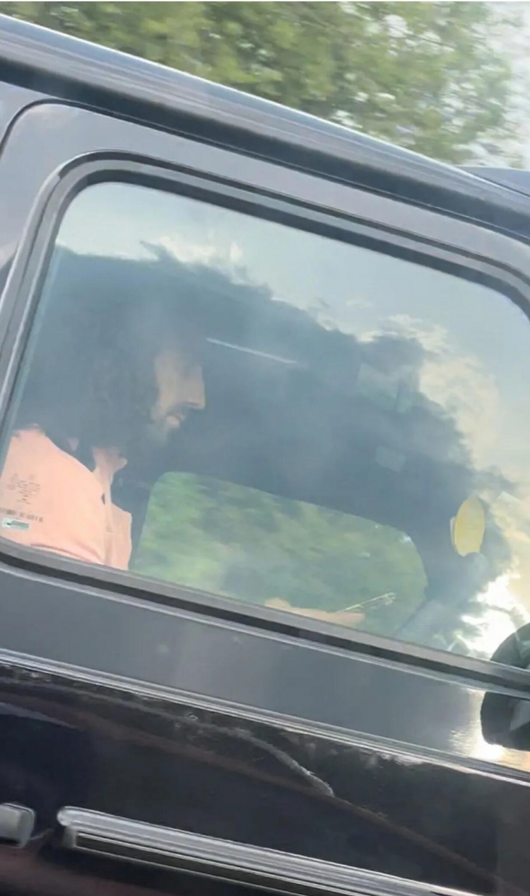 罰200英鎊、駕照扣6分！庫庫雷利亞被拍到開車看手機(jī)
