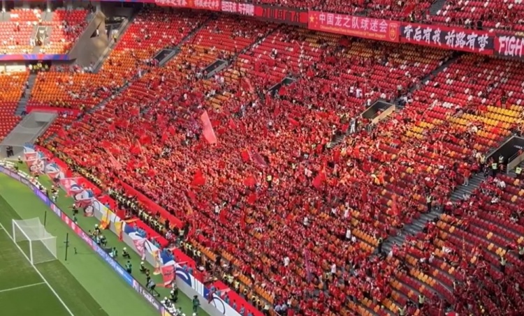 博主曬國足收官戰(zhàn)現(xiàn)場情況：王鈺棟、劉誠宇、汪士欽提前進(jìn)場