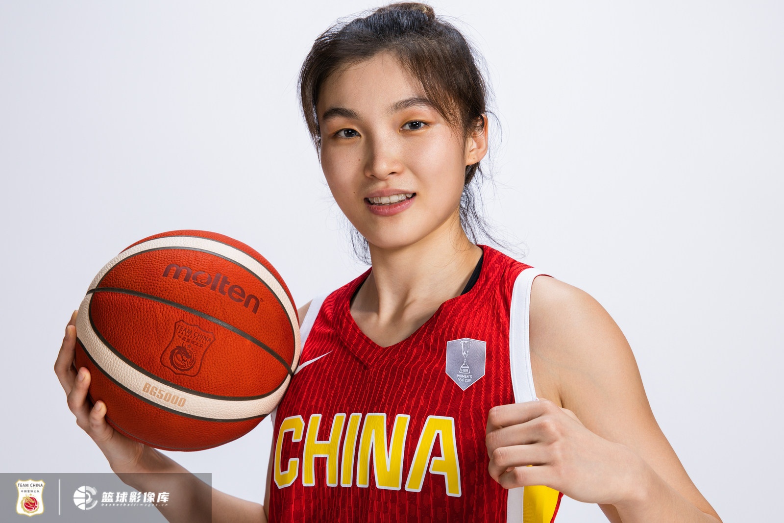 攻防壓制！楊舒予&翟若云飆進三分 中國女籃9-0收官&首節(jié)領(lǐng)先15分