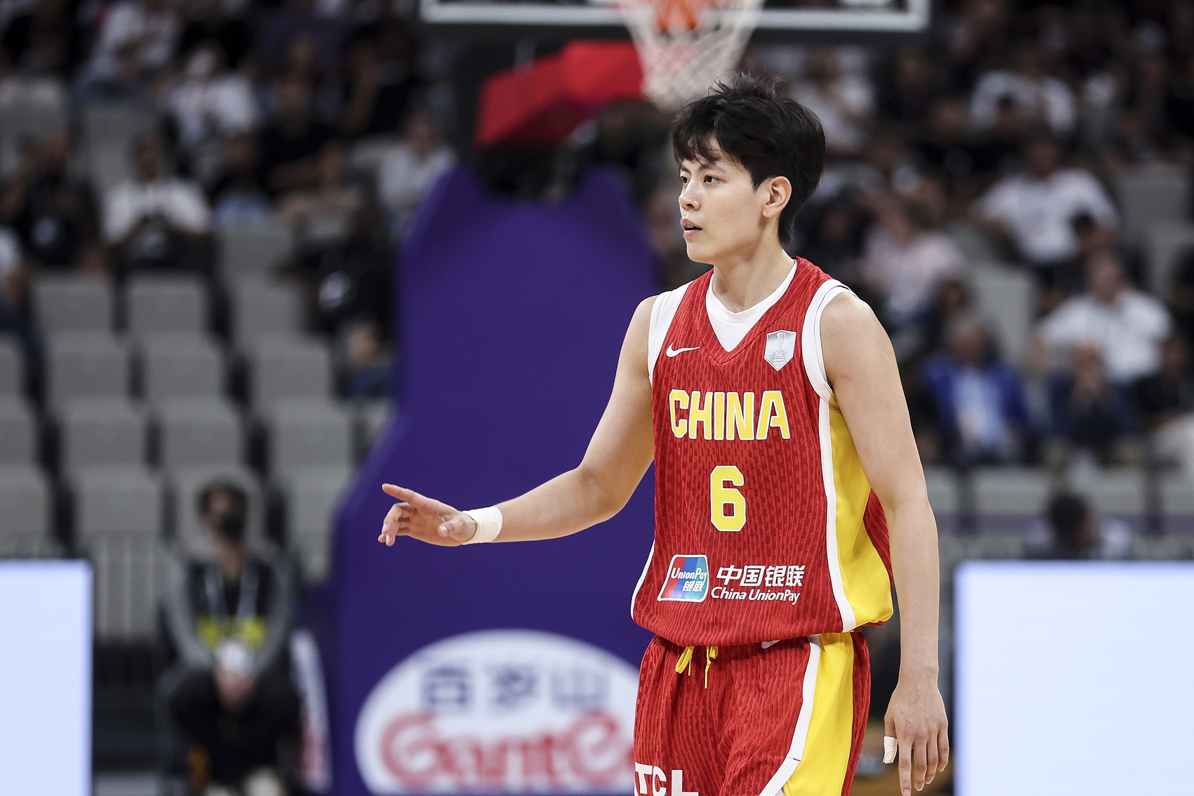 穩(wěn)住！中國女籃半場42-23新西蘭！楊舒予10+3+3 張子宇4分鐘6分