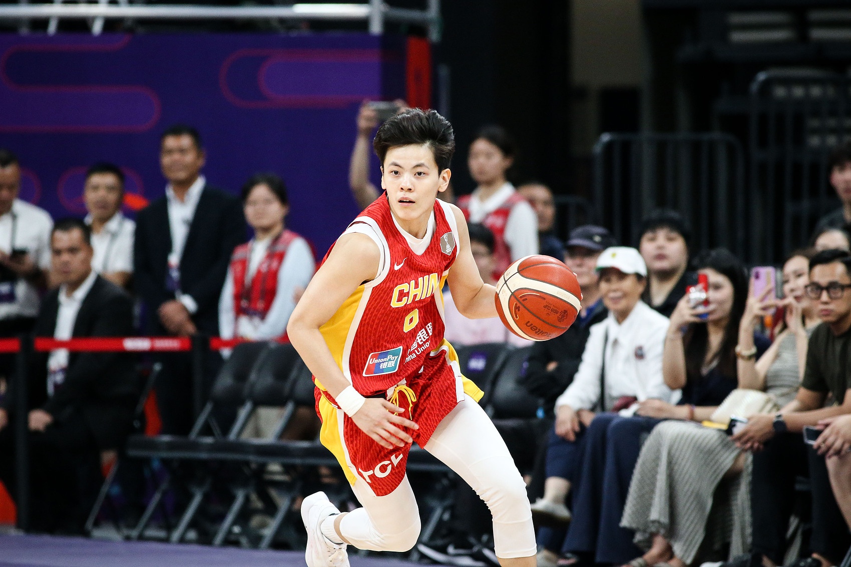 狀態(tài)火熱！楊舒予半場7中4拿下10分3板3助 兩隊唯一得分上雙
