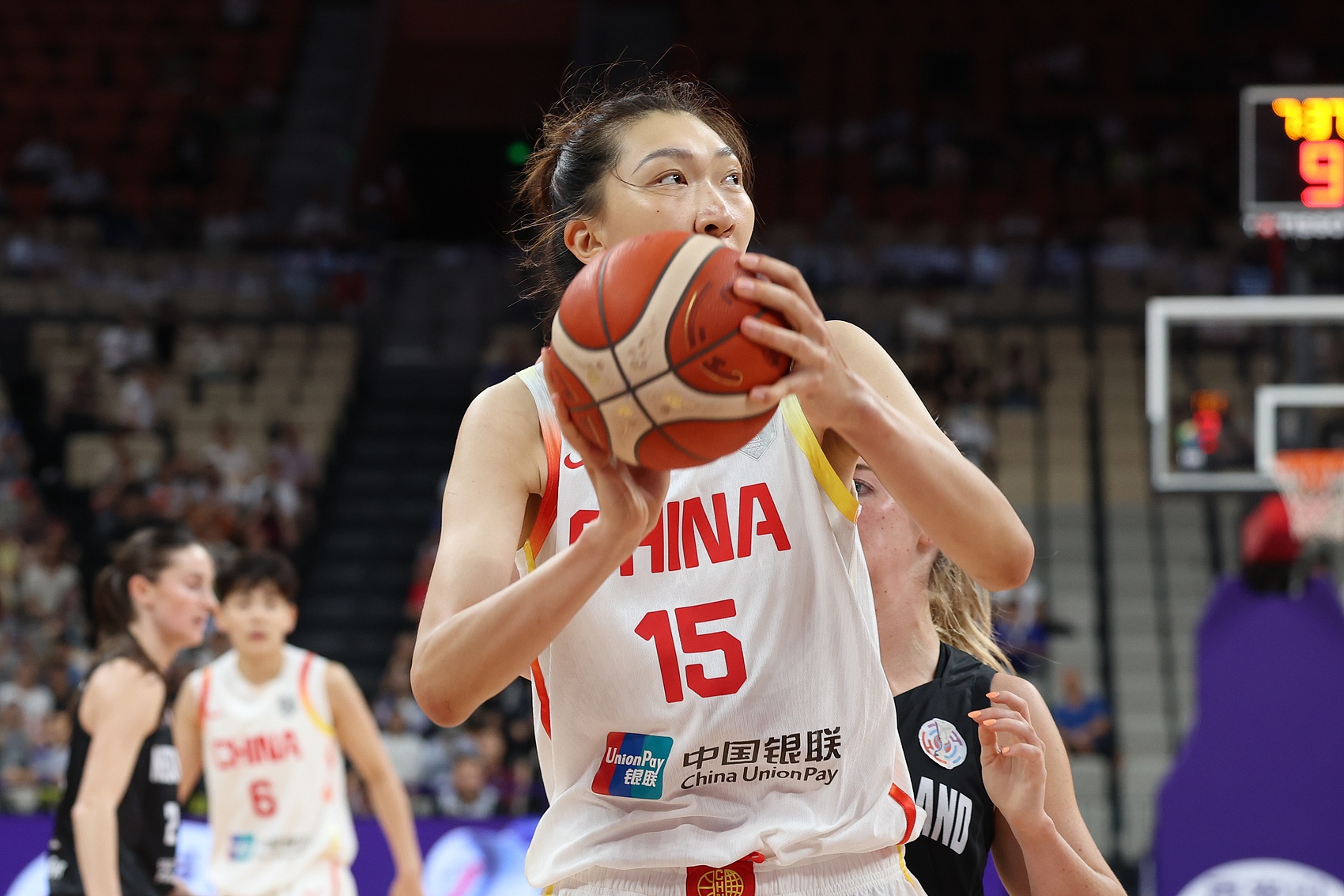 一柱擎天！韓旭上半場8中4得到8分4籃板2蓋帽