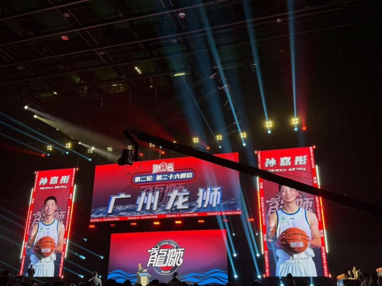 次輪第26順位 廣州龍獅選擇了旅美球員孫嘉彤??！歡迎????