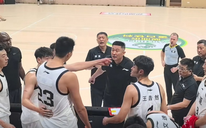 杜鋒徐昕爭(zhēng)執(zhí)？媒體人：以前球員被罵習(xí)慣 如今00后不慣著這一套