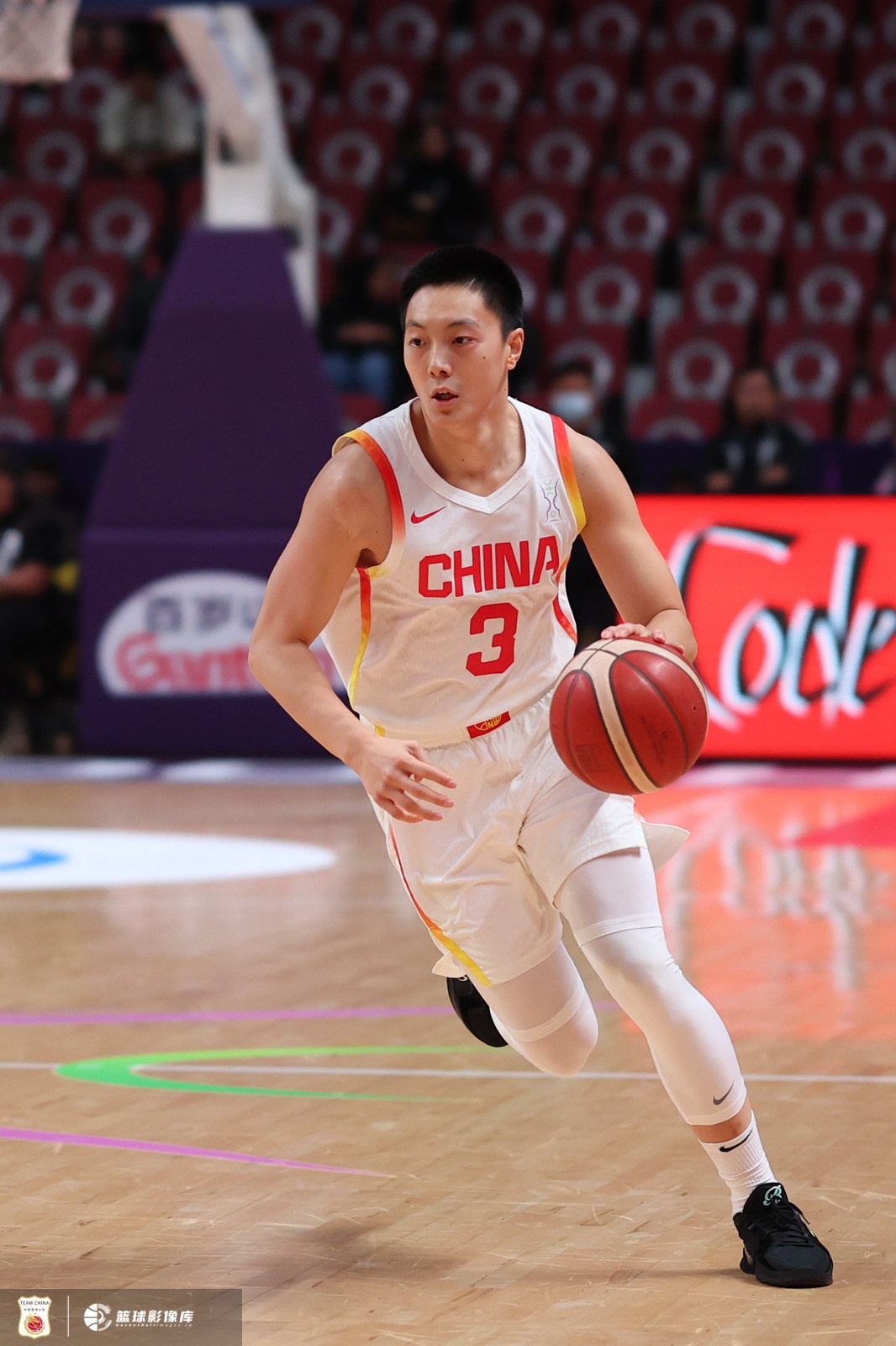 牌面拉滿！央視晚間新聞播報男籃戰(zhàn)報 但念錯名字讀成胡明汗hàn
