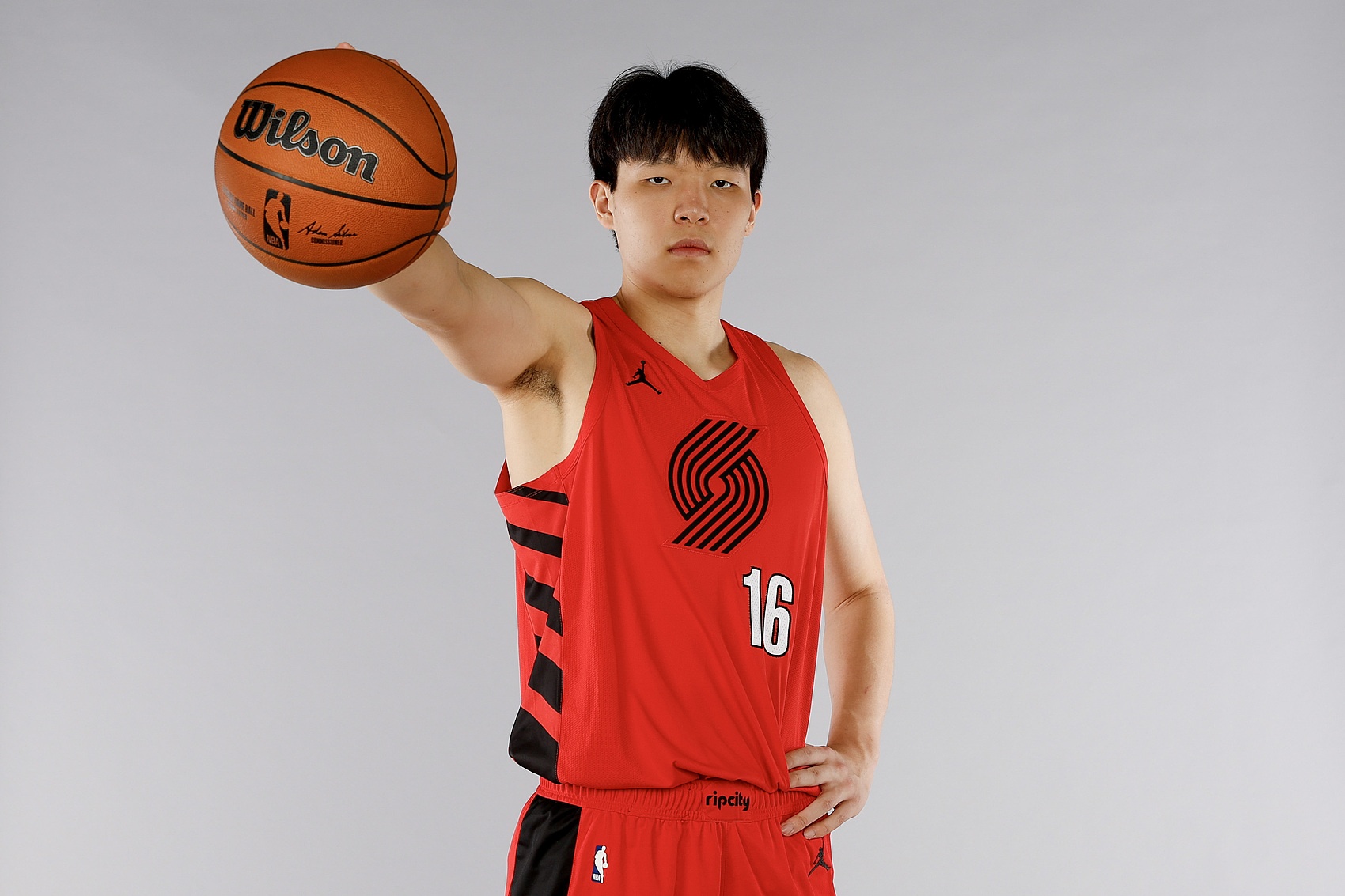 楊瀚森中鋒排名第25？媒體人：側(cè)面佐證潛力 還得腳踏實(shí)地去適應(yīng)