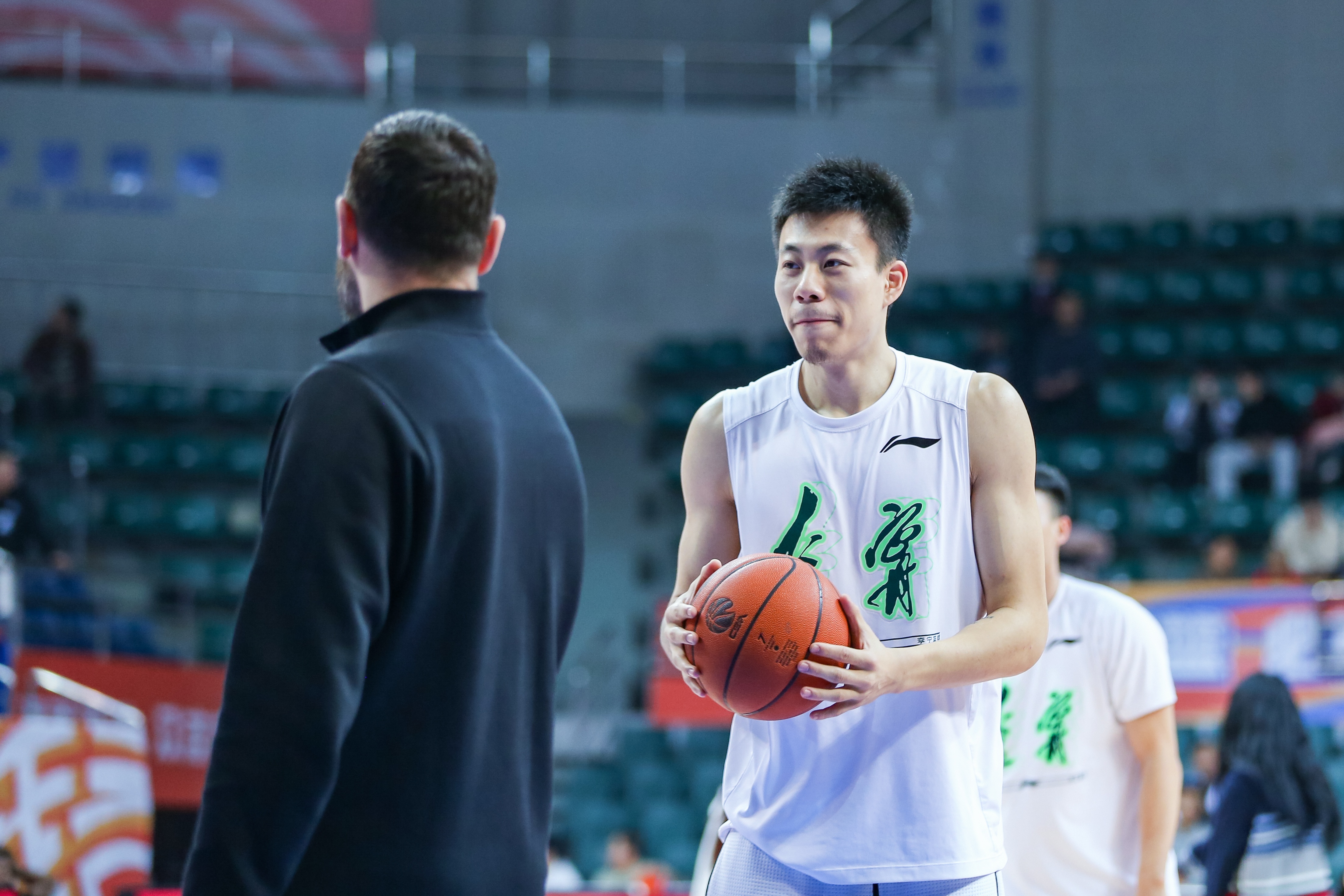 張鎮(zhèn)麟將加盟上海！媒體人：當(dāng)年遼籃球員想走不易 現(xiàn)在時代變了