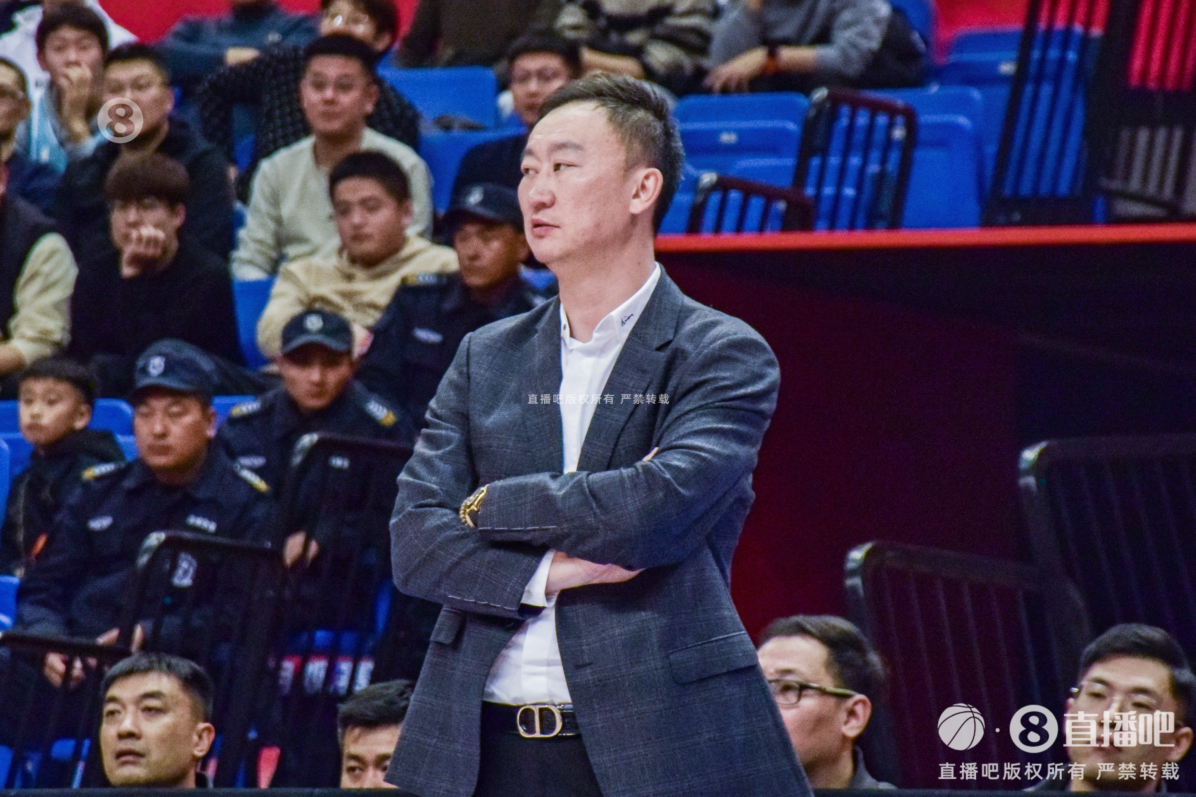 媒體人：9名球員離開了青島 球隊(duì)陣容十分年輕 王奕博會(huì)帶來(lái)經(jīng)驗(yàn)
