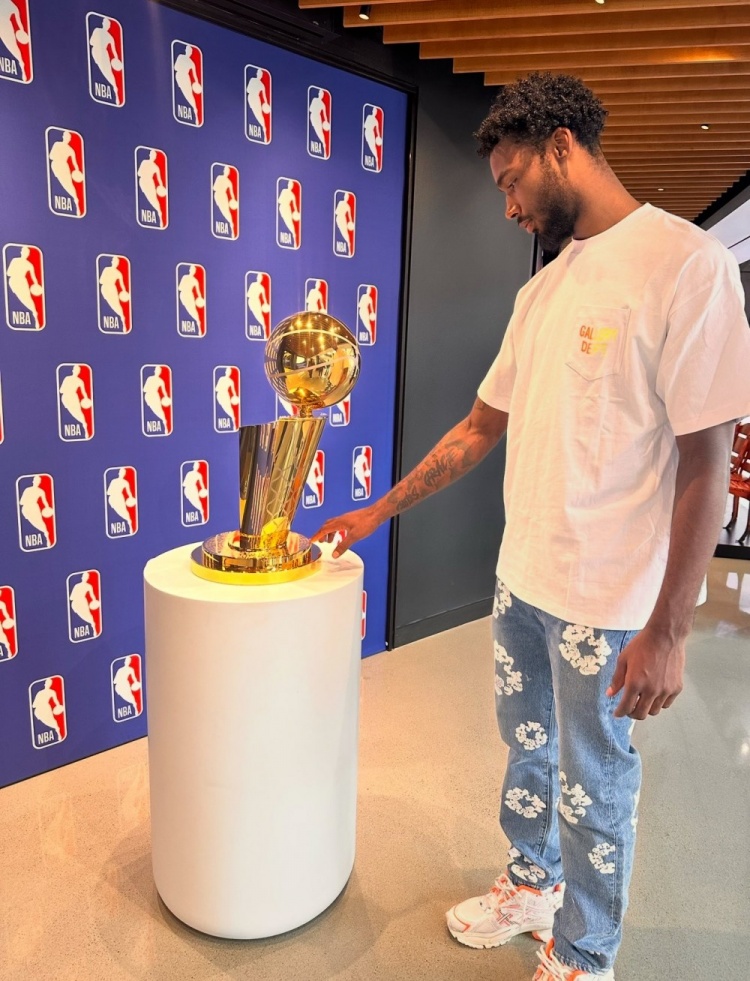 你對下賽季NBA最大膽的預(yù)測是什么？伊森母親：吾兒染指冠軍獎杯