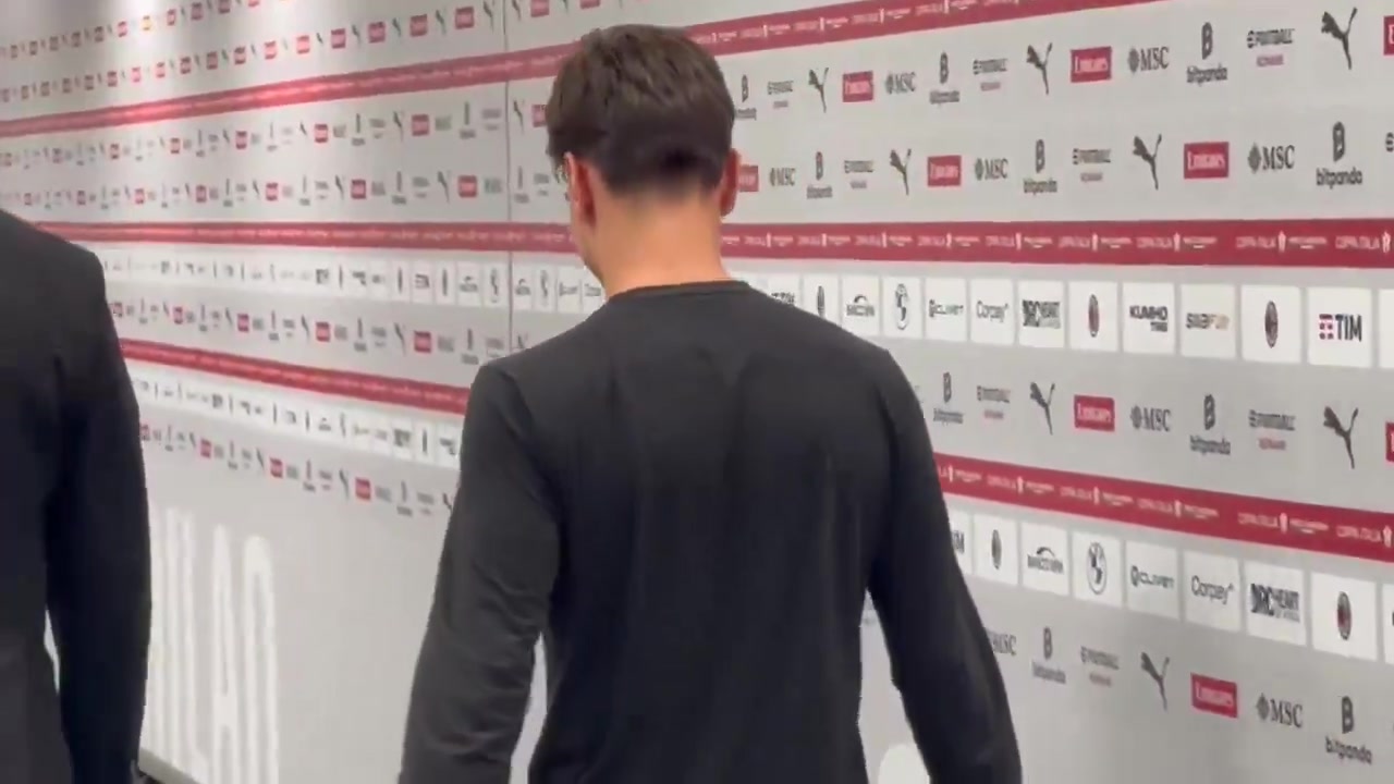米蘭傷員亞沙里在圣西羅露面，回應(yīng)記者提問(wèn)：挺好的，好多了