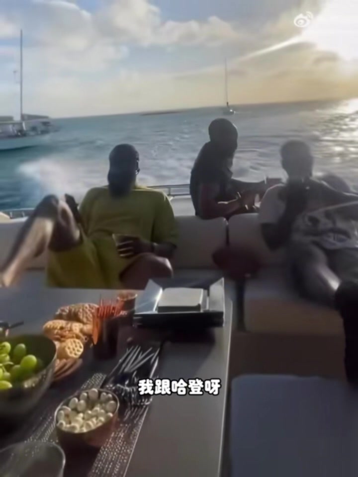 雷霆三少你更愿意和誰(shuí)交朋友？楊侃團(tuán)隊(duì)：哈登啊 他能帶我大撒幣