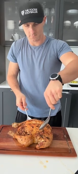 郵報(bào)：前英超球員皮尤退役后成為美食博主，分享健康食譜并教做菜